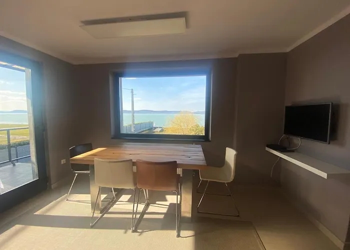 Hullam Apartman